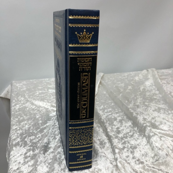 The Stone Edition Chumash Torah Haftaros & Five Megillos W/ Commentary Bilingual - Picture 3 of 9